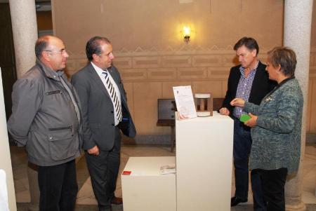 Imagen El Patio de Columnas acoge una exposición de esculturas realizadas con materiales reciclados de la construcción