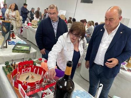 Imagen Las exposiciones de las Aulas de Manualidades exhiben, como cada mes de mayo, la creatividad de las más de mil personas que han...